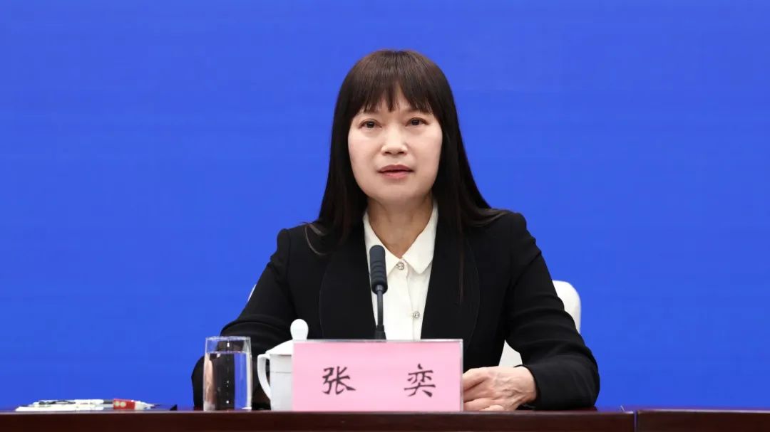 张奕.jpg